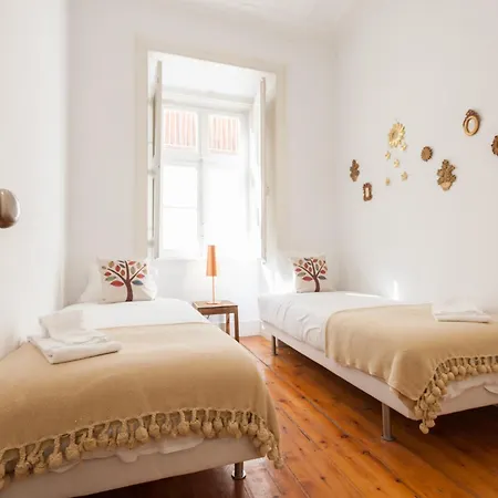 Tejo Vintage Three-bedroom - By Lu Holidays *